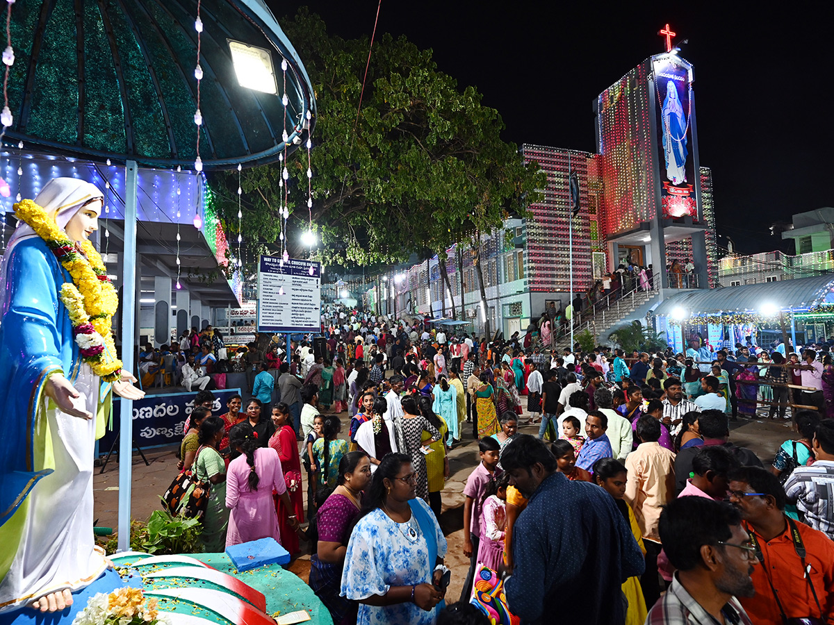 గుణదల మేరీమాత ఉత్సవాలు..వేలాదిగా తరలివస్తున్న భక్తజనం (ఫొటోలు ...