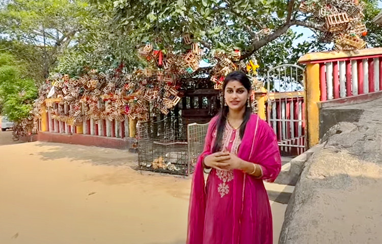 Bigg Boss Fame Sonia Akula Visits Shankari Devi Shakthi Peetham, At Srilanka Photos8
