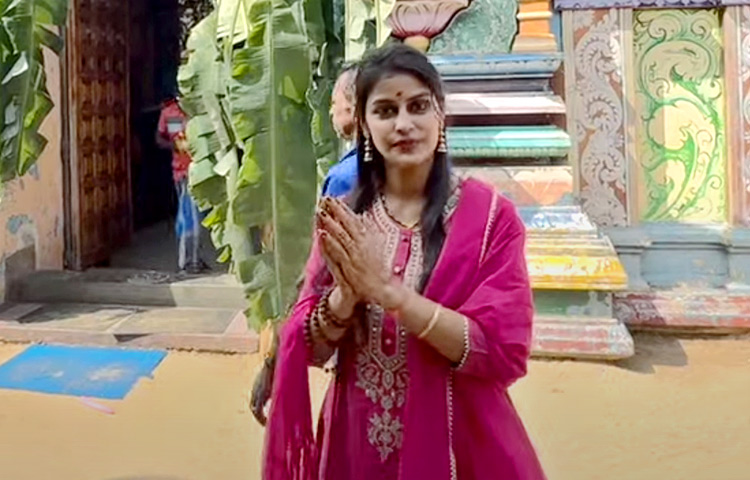 Bigg Boss Fame Sonia Akula Visits Shankari Devi Shakthi Peetham, At Srilanka Photos10