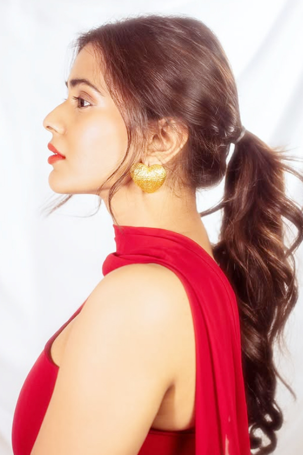 hebah patel stunning red dress photo looks9