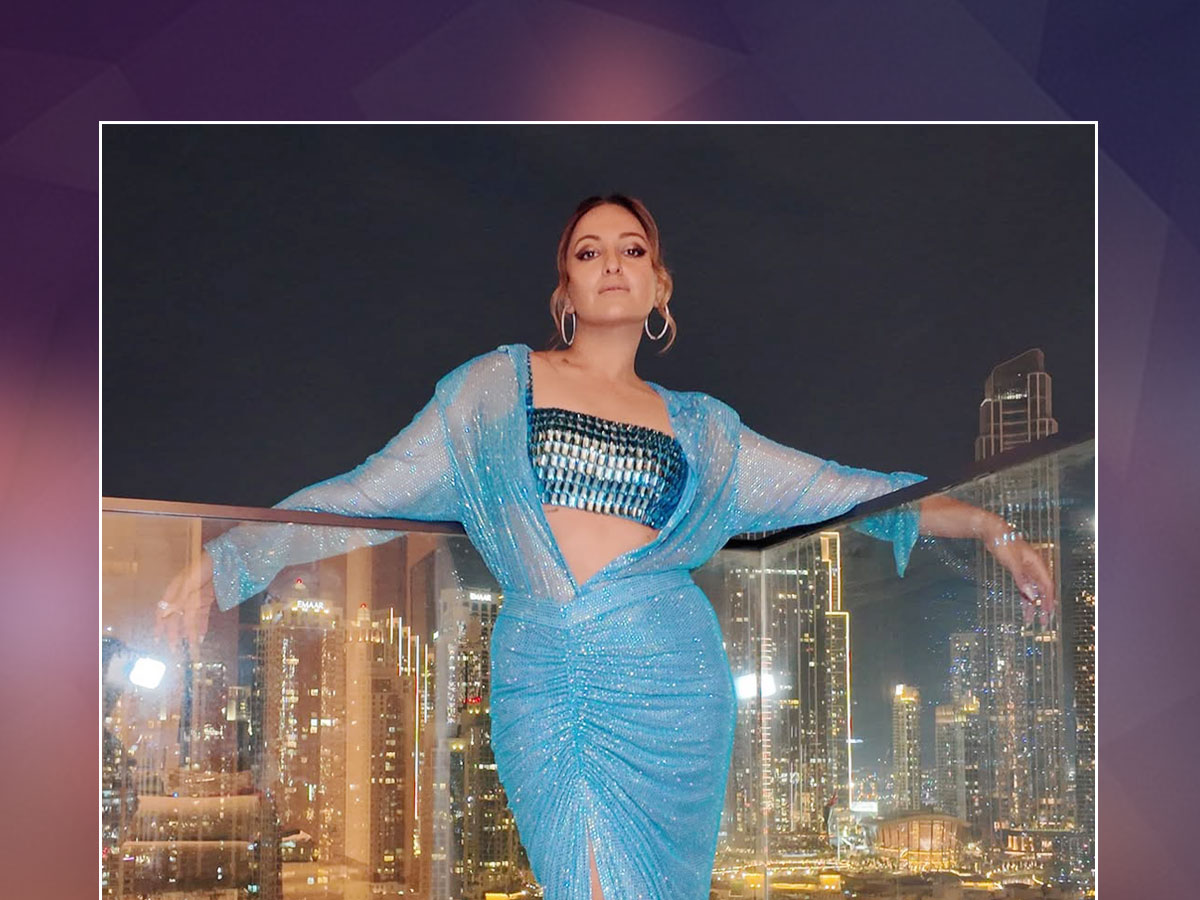Sonakshi Sinha Blue Dress Wear In Dubai Vacation1