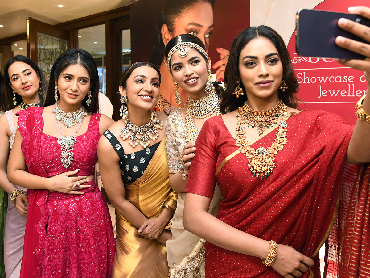 Tejaswi Madivada and Kamakshi Bhaskarla Gold Shop in Hyderabad1