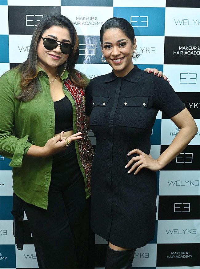 actress mumaith khan in yusufguda photos17