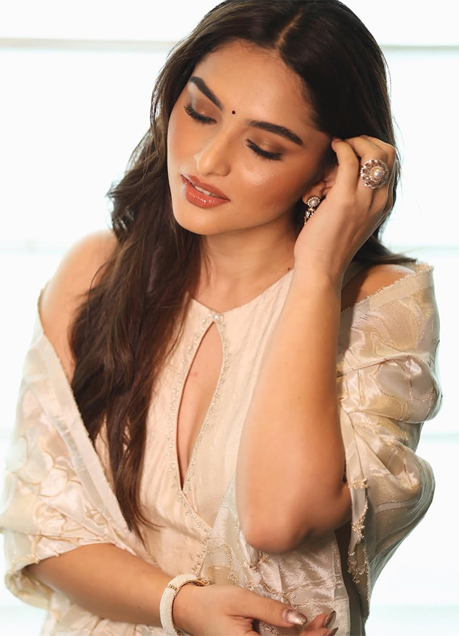 Dragon Movie Actress Kayadu Lohar Full Details10