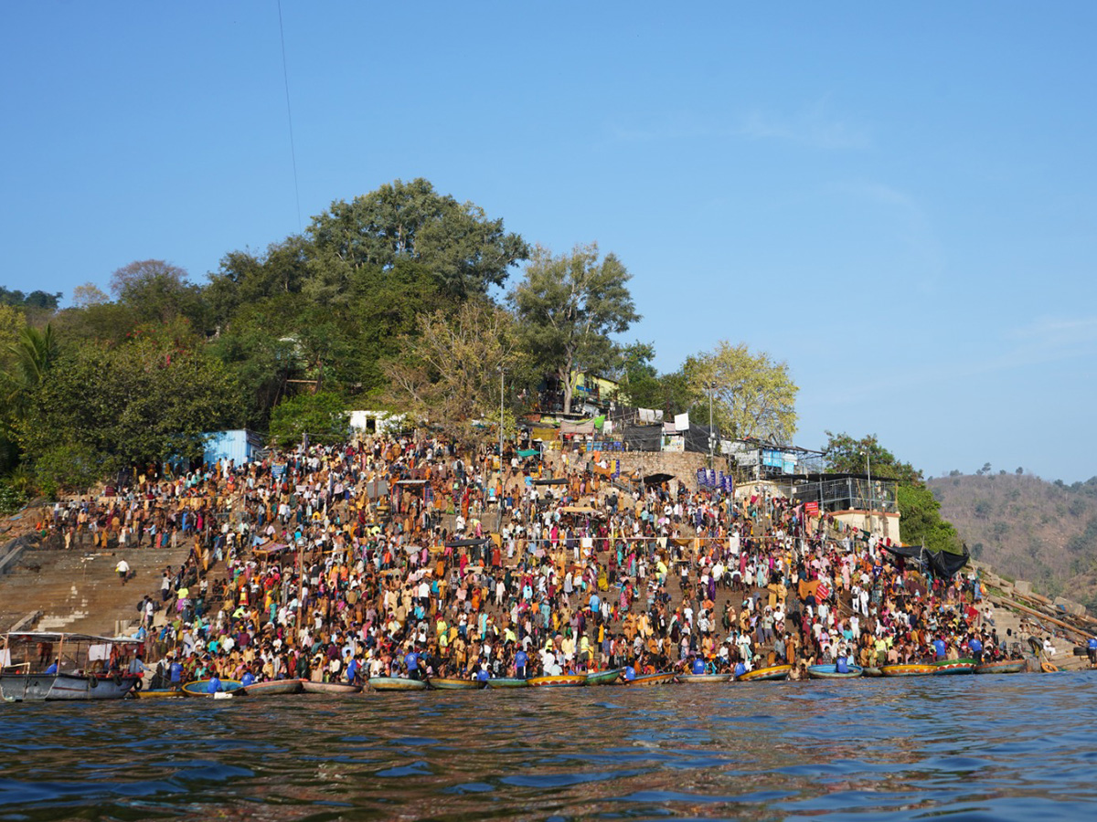 Maha Shivaratri : Devotees Rush at Srisailam Temple Photos17