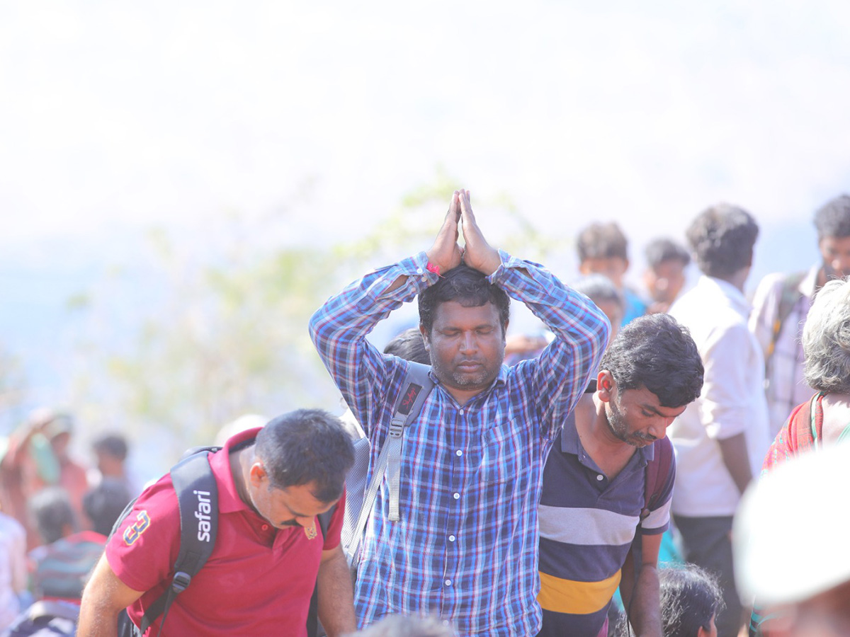 Maha Shivaratri : Devotees Rush at Srisailam Temple Photos2