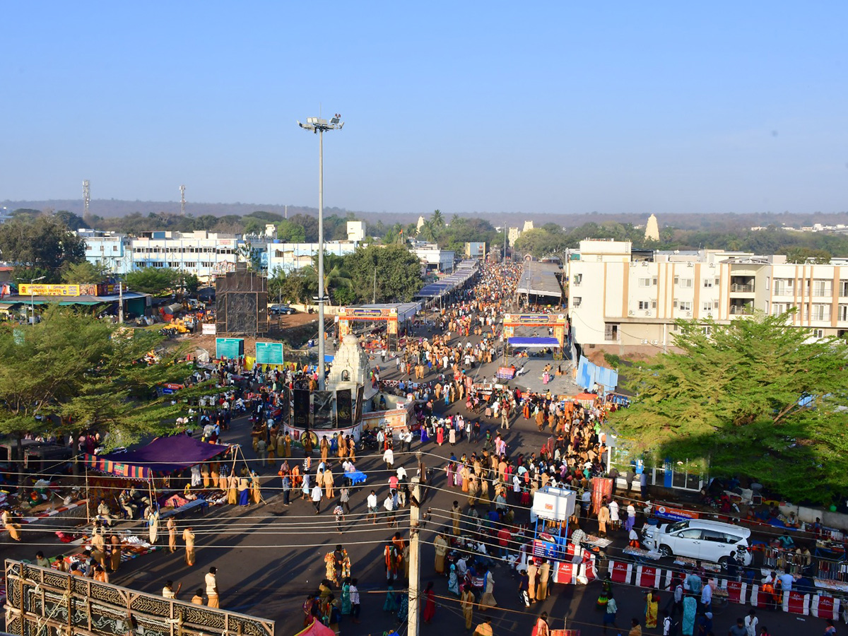 Maha Shivaratri : Devotees Rush at Srisailam Temple Photos20