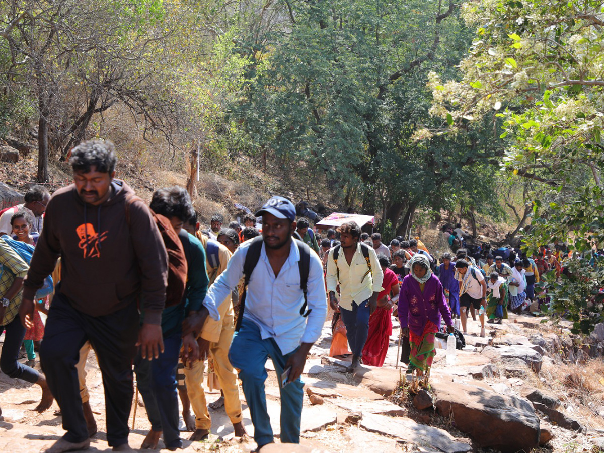 Maha Shivaratri : Devotees Rush at Srisailam Temple Photos4