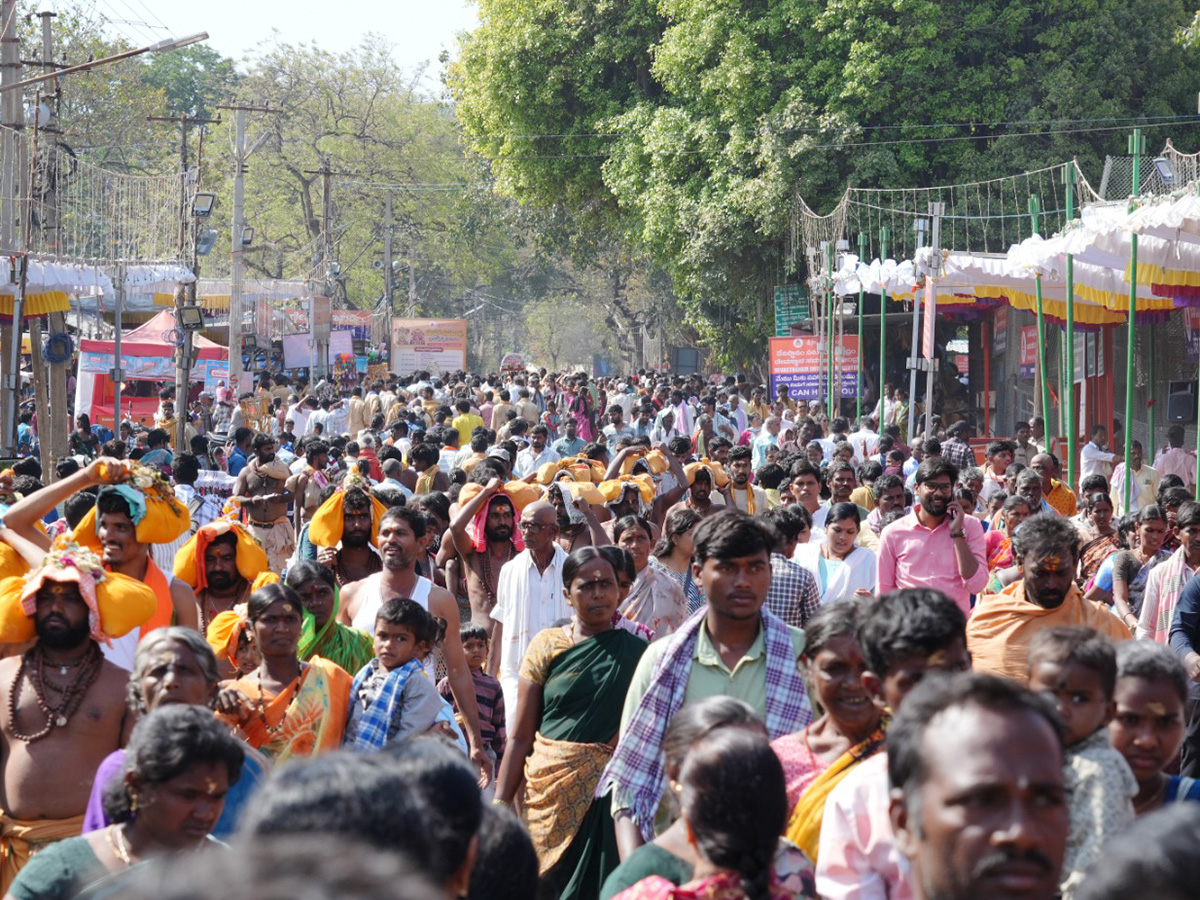 Maha Shivaratri : Devotees Rush at Srisailam Temple Photos9