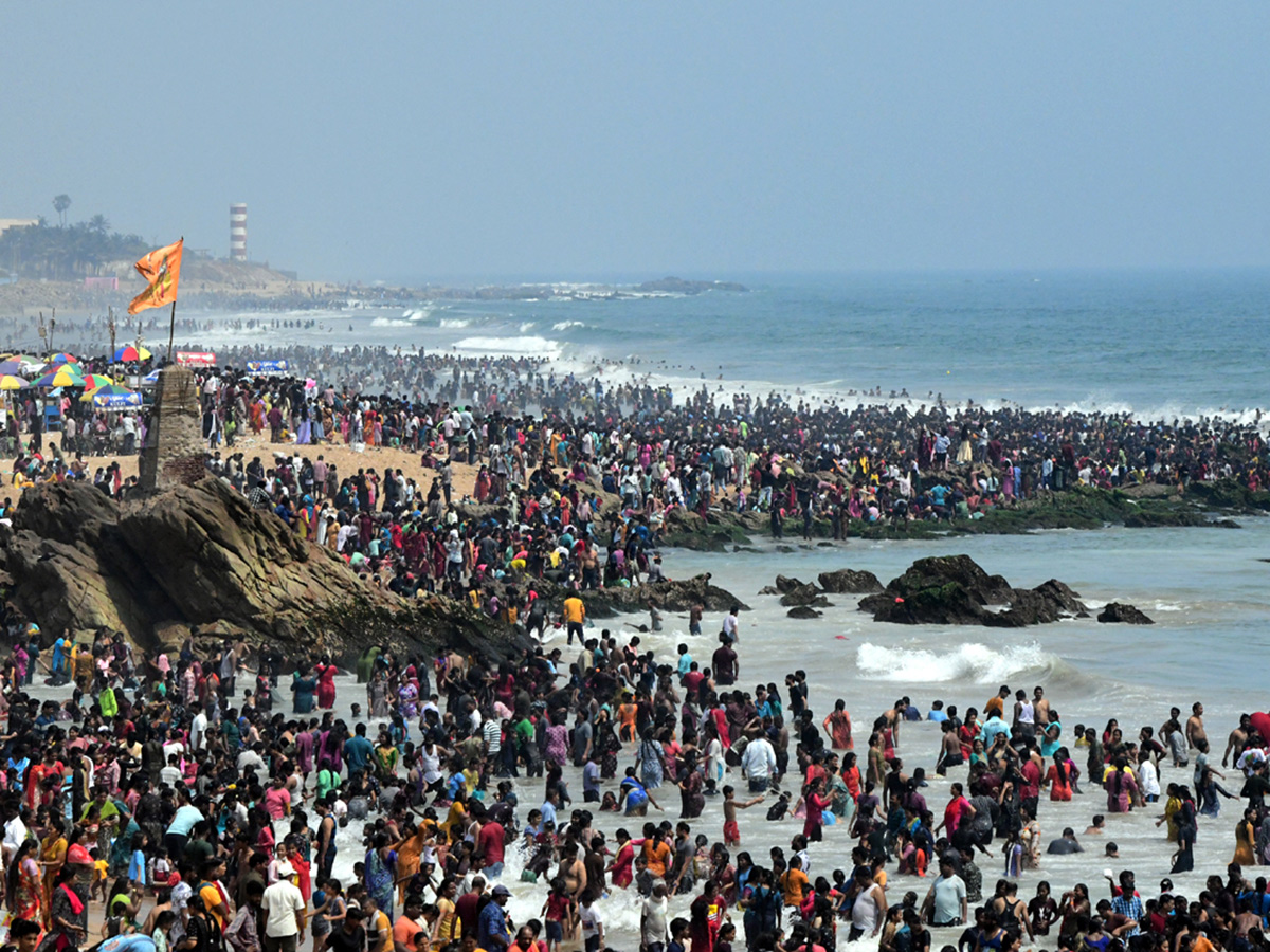 Visakhapatnam: The beach was thrilled with the recitation of Lord Shiva1