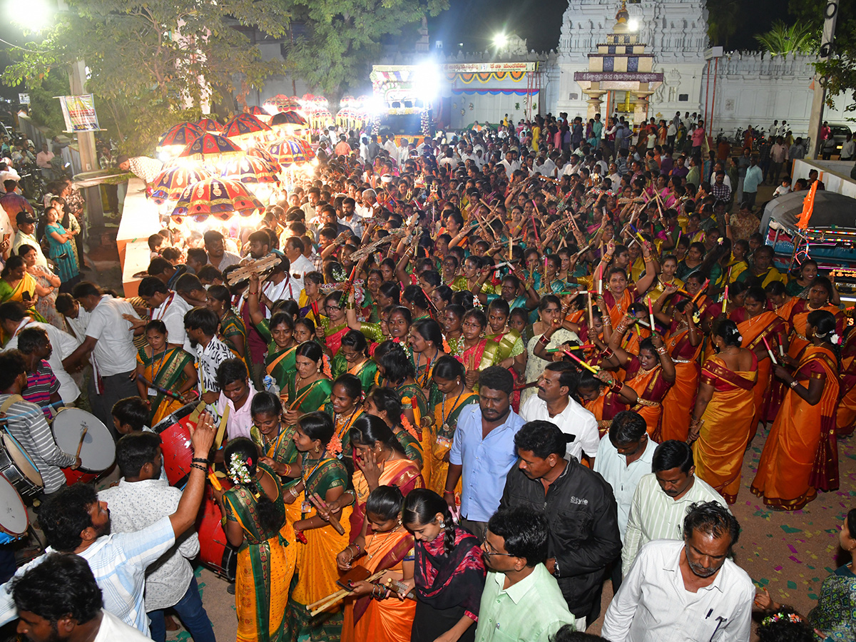 Cheruvugattu Jadala Parvathi Ramalingeswara Swamy Gramotsavam5