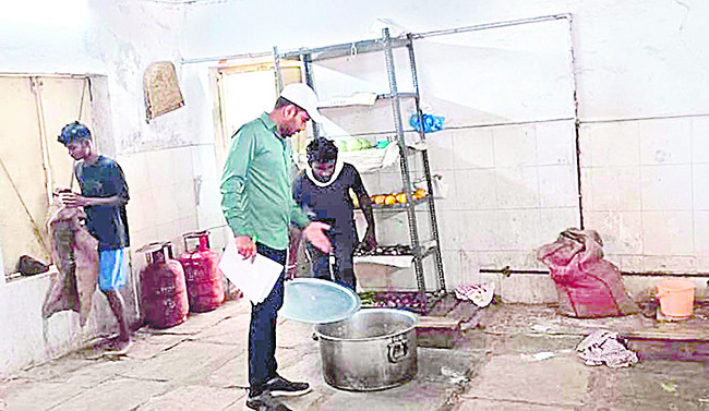 మెనూ ప్రకారం భోజనం పెట్టాలి: డీఎల్పీఓ 1