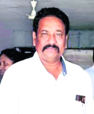 తహసీల్దార్ ఆఫీస్ వద్ద గుండెపోటుతో రైతు మృతి 1