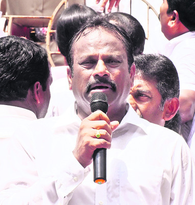నమ్మక ద్రోహంపై... గర్జన గళమై.. 4
