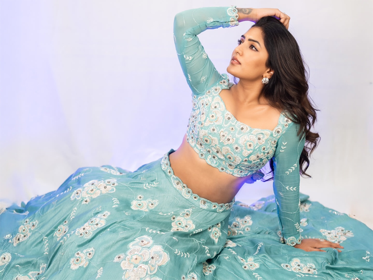 Actress Eesha Rebba New Photos1