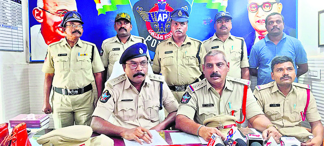 మహిళ కుటుంబానికి చేయూత
2
