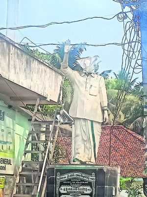కోడ్ ముగిసినా తొలగని ముసుగులు 1