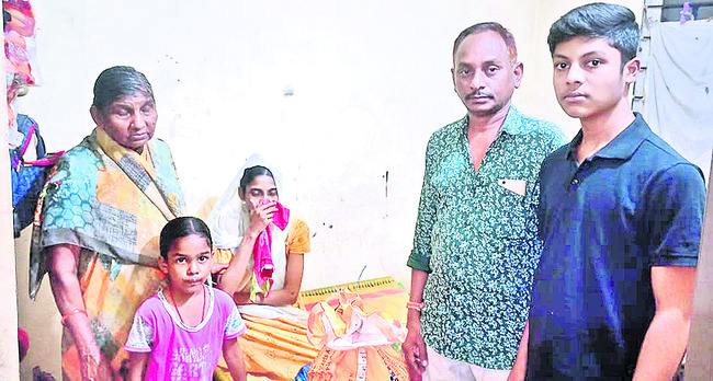 మహిళ కుటుంబానికి చేయూత
1