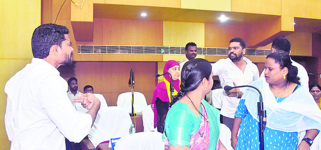 వాడీవేడిగా సర్వసభ్య సమావేశం 3