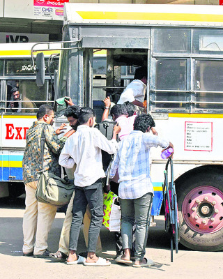 విద్యార్థుల్లో ఫుల్ జోష్3