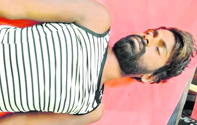 రైలు కిందపడి లారీ క్లీనర్ ఆత్మహత్య 2