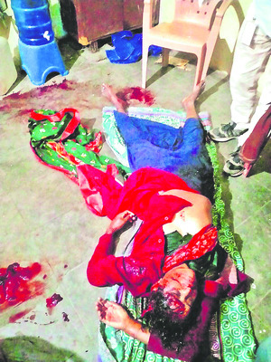 సినీ దర్శకుడిపై కర్రలతో దాడి
1