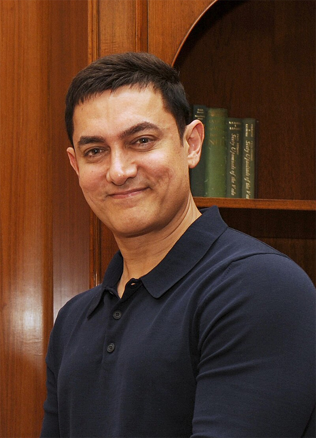 Aamir Khan Confirms Relationship With Gauri 16