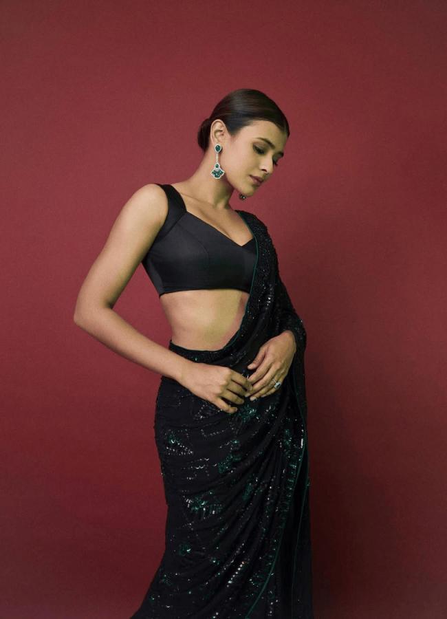 Actress Hebba Patel Shares New Photos In Black Saree 2