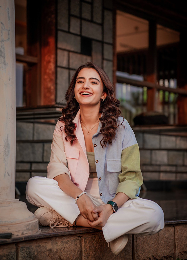Dilruba Movie Heroine Rukshar Dhillon Photos3