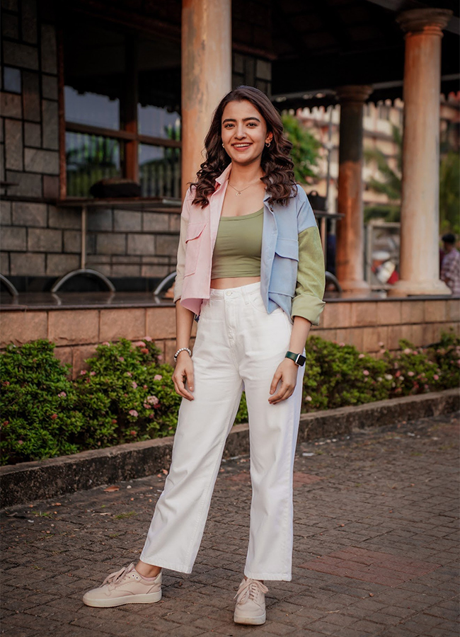 Dilruba Movie Heroine Rukshar Dhillon Photos5