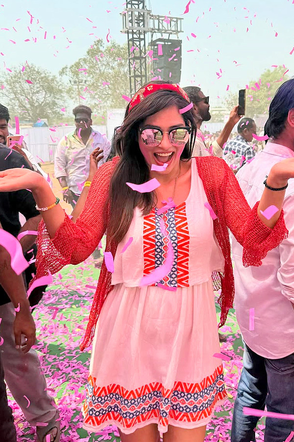TV Stars Celebrate Festival Of Colours With Loved Ones Photos13