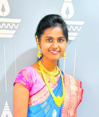 గ్రూప్స్‌లో మెరిశారు
7