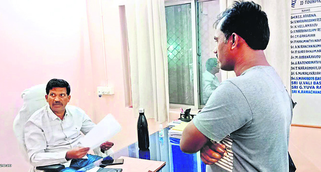 ఆలయంలో మైక్‌ సెట్‌ చోరీ 1
