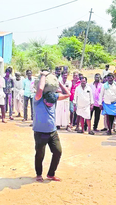 అంబరాన్నంటిన హోలీ వేడుకలు1
