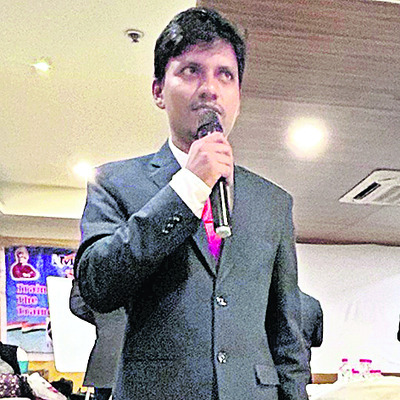 పట్టుదల, ఏకాగ్రతే వారధిగా ఉద్యోగ వేట సాగించిన ఉమ్మడి జి1