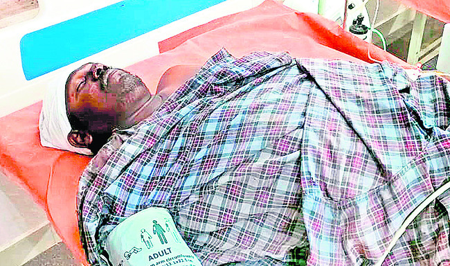 కర్రలతో ఇరువర్గాల దాడులు
1