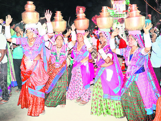 ప్రారంభమైన కొమ్మాల జాతర2