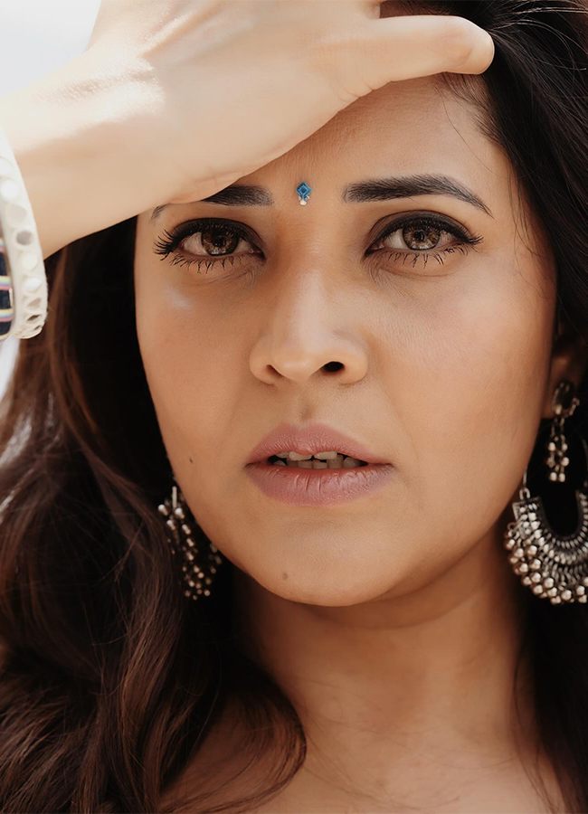 Actress Anasuya Bharadwaj White Saree Photos7