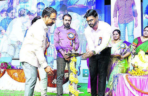 కలెక్టర్లు హాజరు కాకుంటే ఎలా? 2