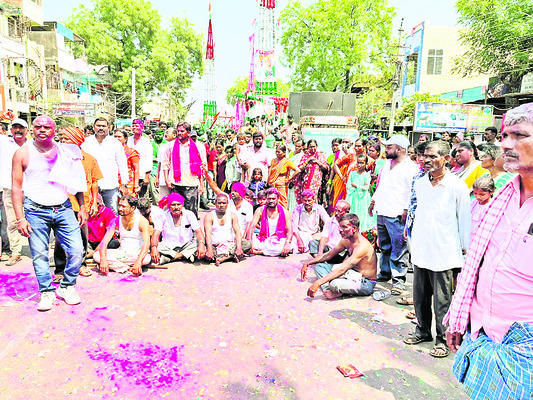 ప్రభల తరలింపులో ఉద్రిక్తత..1