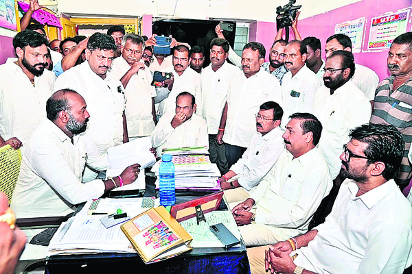 అగ్రిగోల్డ్‌ సంపద దొంగలను వదలం 1
