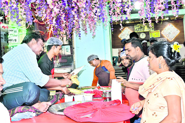 మజారే.. మండి బజారే!
1