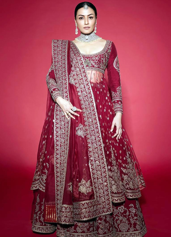 Mahesh Babu's wife Namrata Shirodkar shines in a red saree3