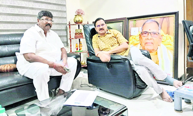 కేంద్ర మంత్రికి మోషేనురాజు పరామర్శ 1
