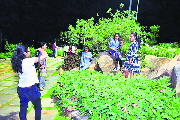 ఆహ్లాదం.. ఆకర్షణీయం2