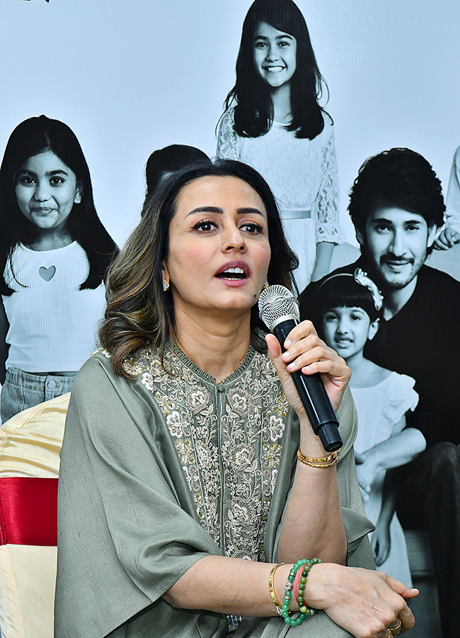 Mahesh Babu Wife Namrata Shirodkar at Vijayawada9