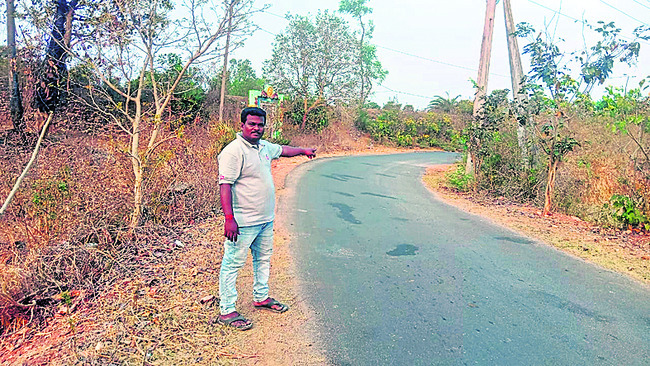 ● జంక్షన్కు వెళ్లే దారిలో పట్టపగలే రెచ్చిపోతున్న దొంగల1
