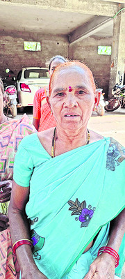 తొమ్మిది నెలలుగా జీతాల్లేవు
5