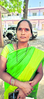 తొమ్మిది నెలలుగా జీతాల్లేవు
6