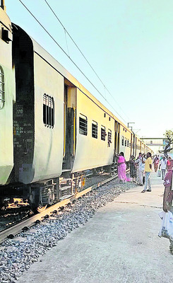 రైలెక్కాలంటే ఆపసోపాలే 1